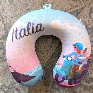 Italia Travel Pillow NWOT